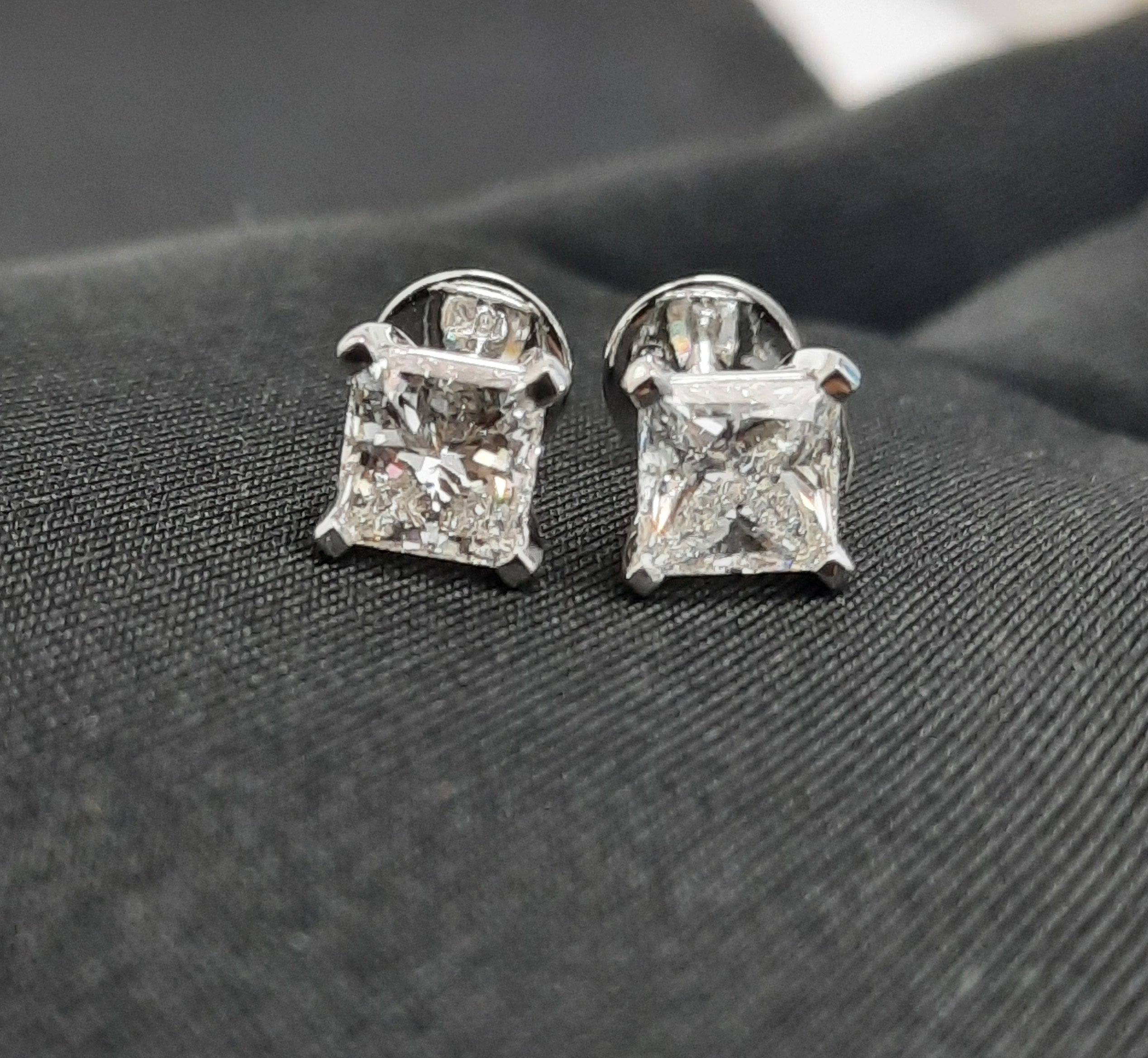 14 kt Gold Unisex 1 carat Princess Earrings Stud